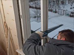 Как демонтировать деревянное окно