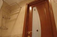 Установка межкомнатной двери в ванную комнату