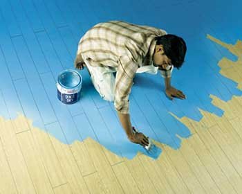Как очистить деревянный пол от краски