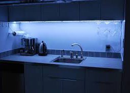 Как выполнить декоративное освещение на кухне 