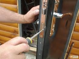Как заменить старую стальную дверь 